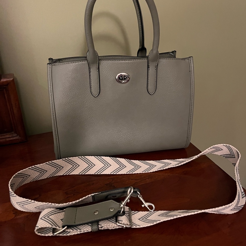 Elegant Gray Handbag